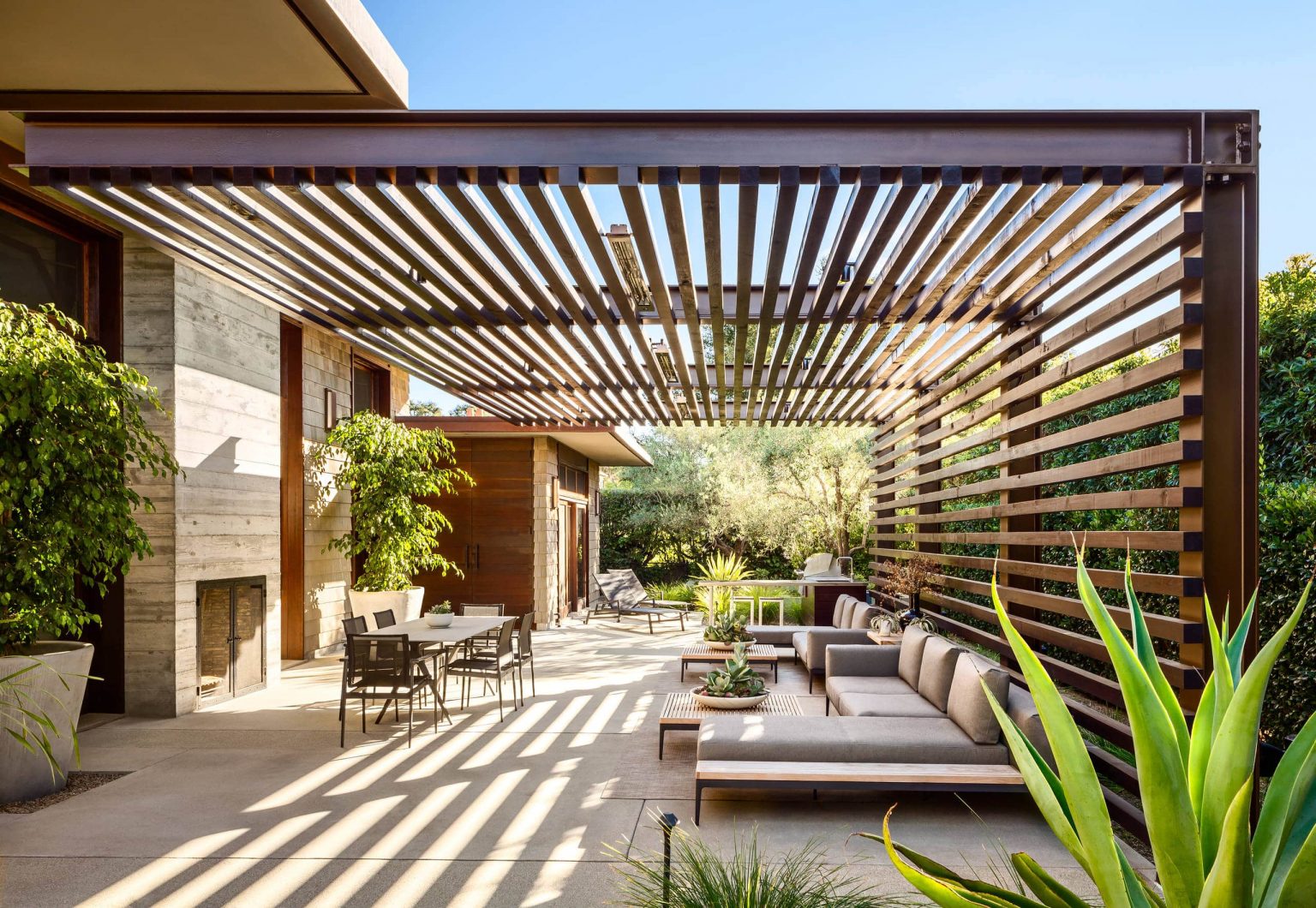 Trending Pergola Ideas for your Backyard