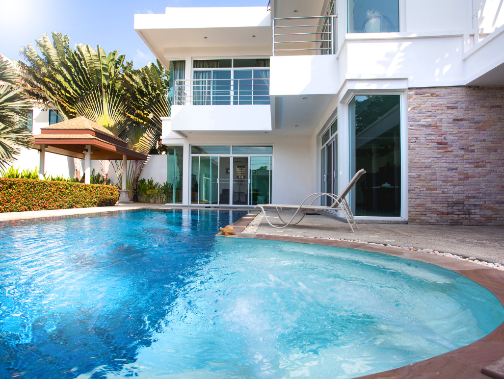 Exploring the benefits of having Private Pools in Dubai